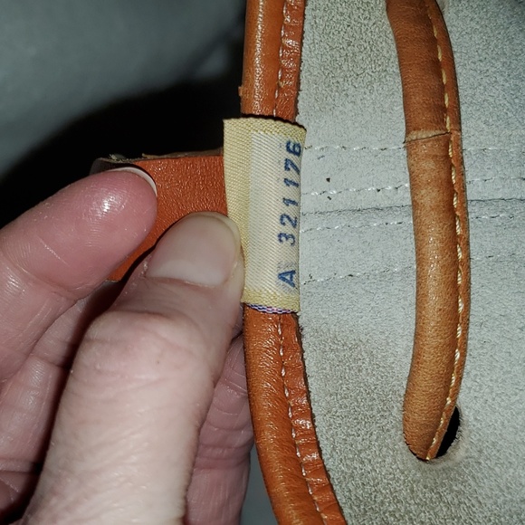 Dooney&BourkeVintageAWL White&Tan DrawstringBucketBag. TasselStyleDrawstring.EUC - Picture 8 of 16